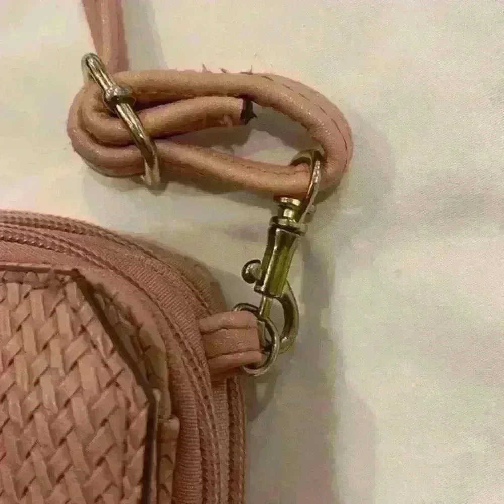 Bueno‎ Crossbody Bag - Picture 6 of 9